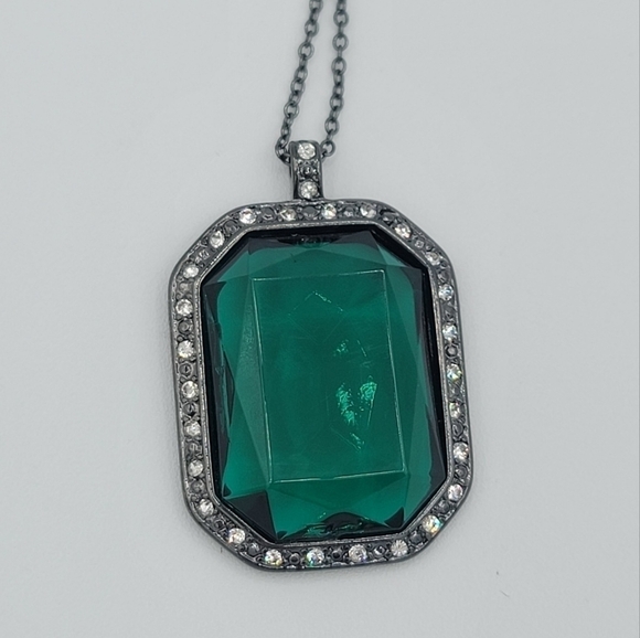 𝅺Emerald Green Jewelry Set Hematite Tone Setting Earrings & Necklace #1121 - Picture 6 of 12